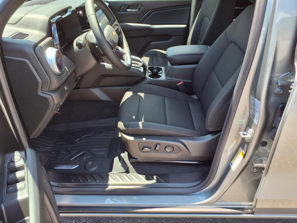 2025 Chevrolet Colorado WT/LT