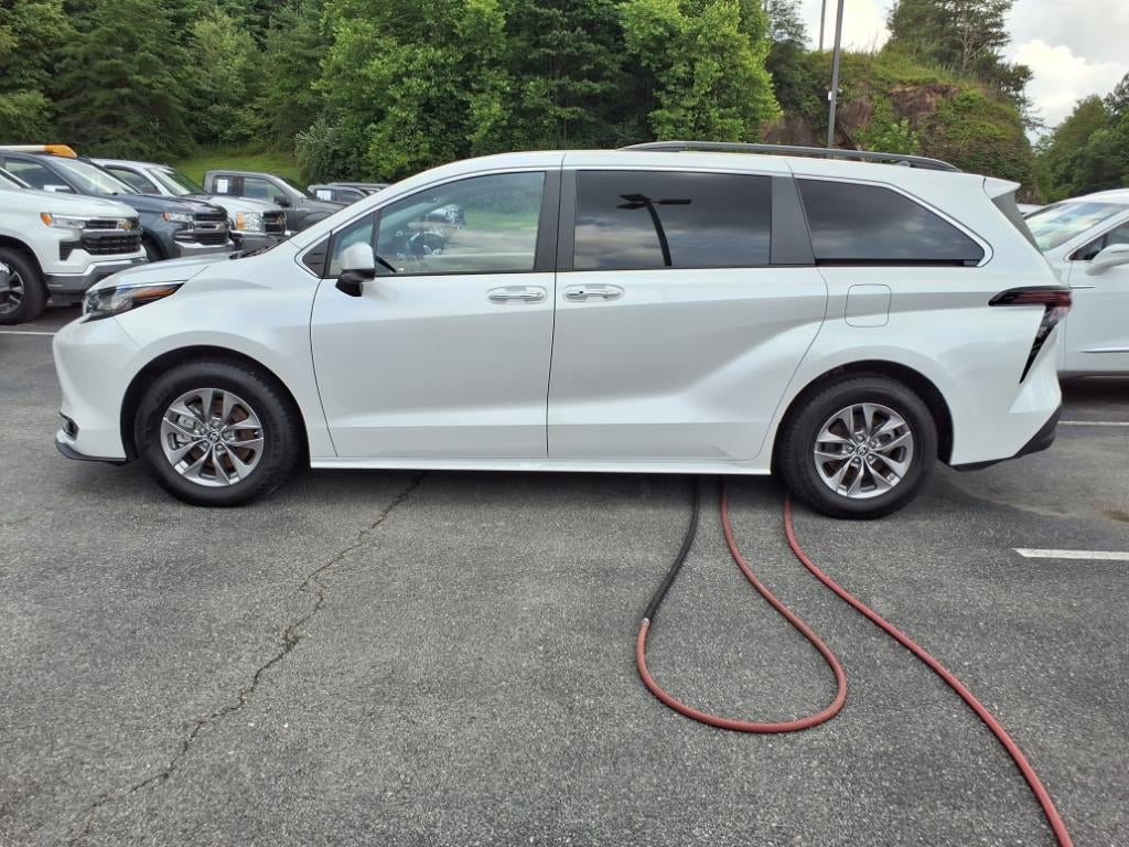2023 Toyota Sienna XLE
