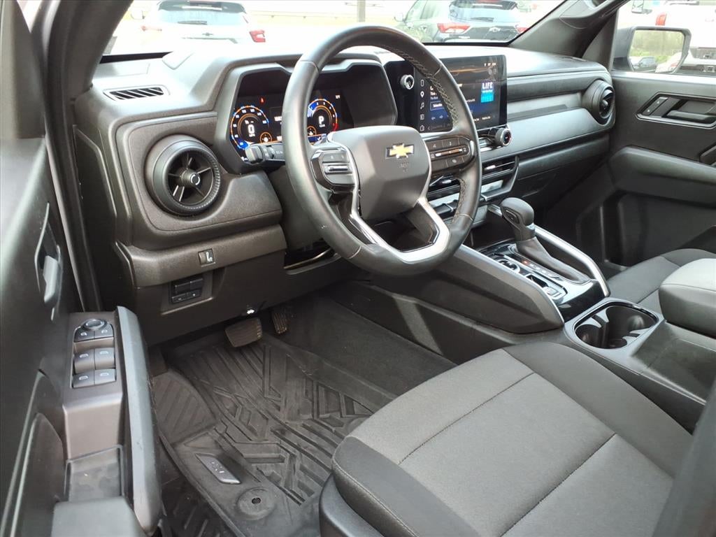 2025 Chevrolet Colorado WT/LT