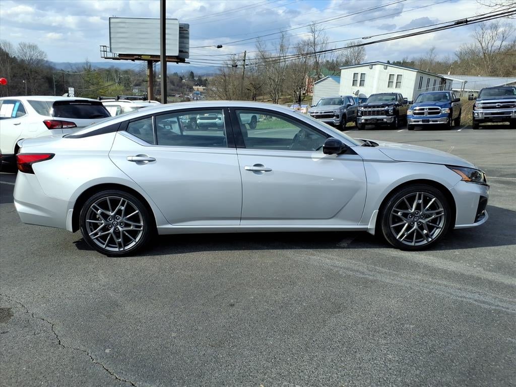 2023 Nissan Altima 2.0 SR